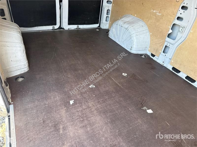 Véhicule utilitaire Opel 2.2