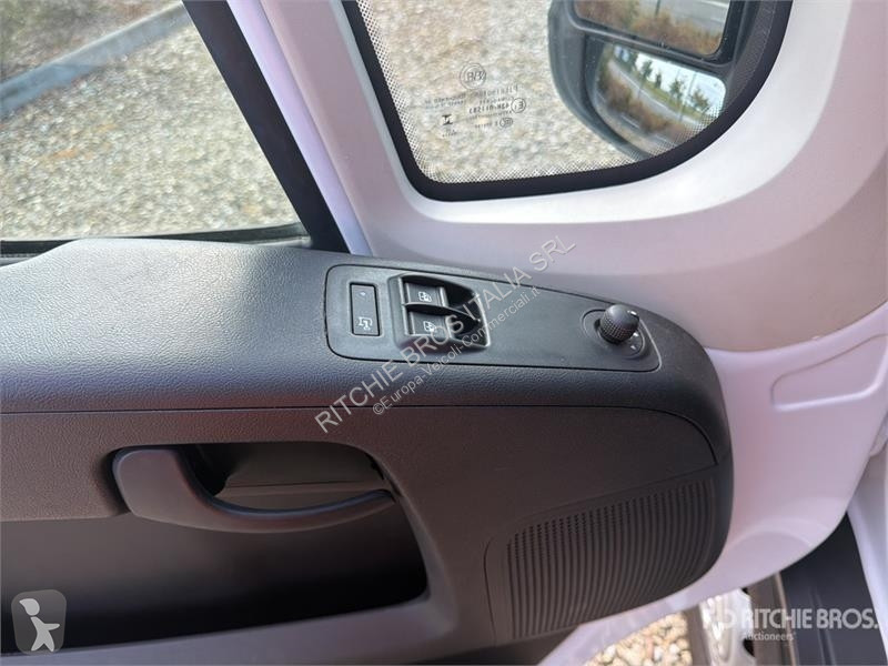 Véhicule utilitaire Opel 2.2