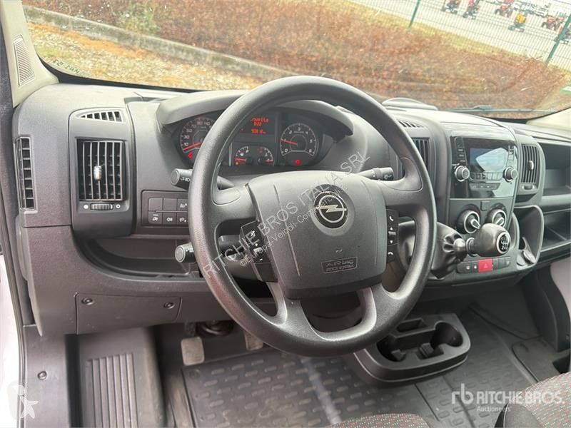 Véhicule utilitaire Opel 2.2