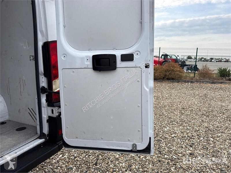 Véhicule utilitaire Opel 2.2