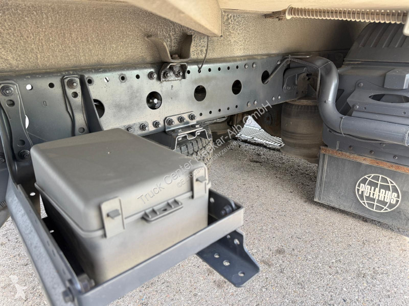 Véhicule utilitaire Mercedes 818L Carrier...