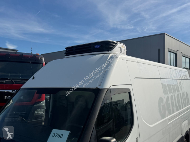 Véhicule utilitaire Iveco 35s15 Carrier Xarios...