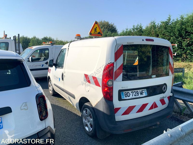 Véhicule utilitaire Fiat DOBLO