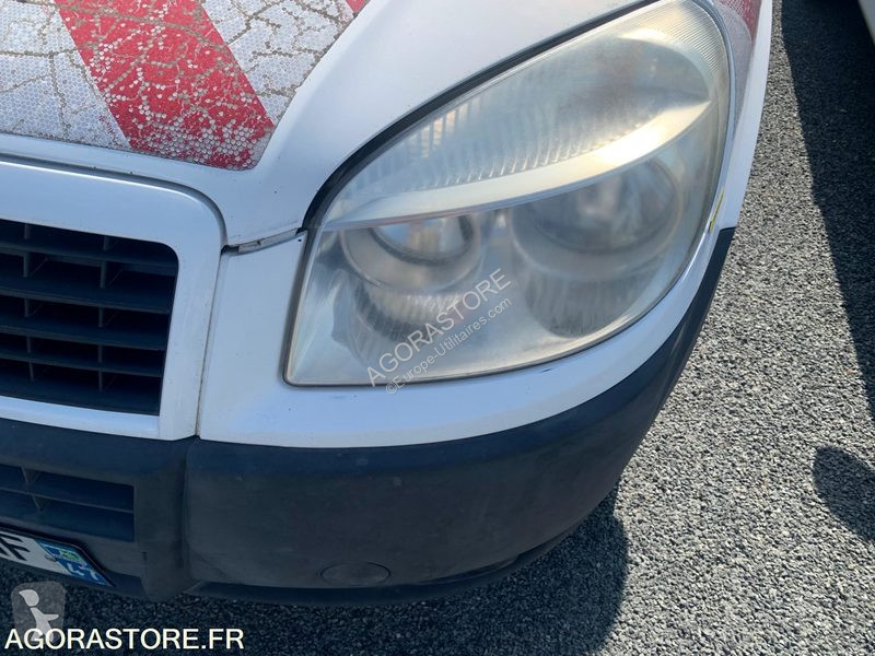Véhicule utilitaire Fiat DOBLO