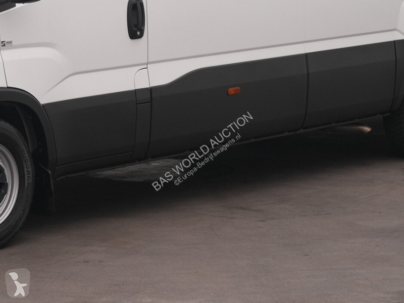 Véhicule utilitaire Iveco 35S16