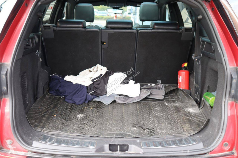 Véhicule utilitaire Land Rover D180 Sport