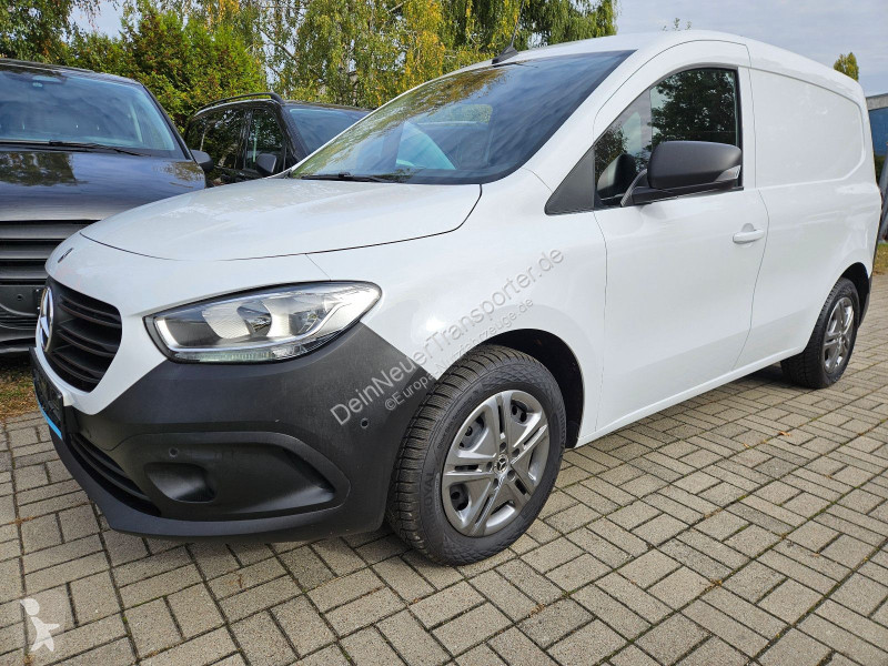 Véhicule utilitaire Mercedes 110 CDI...