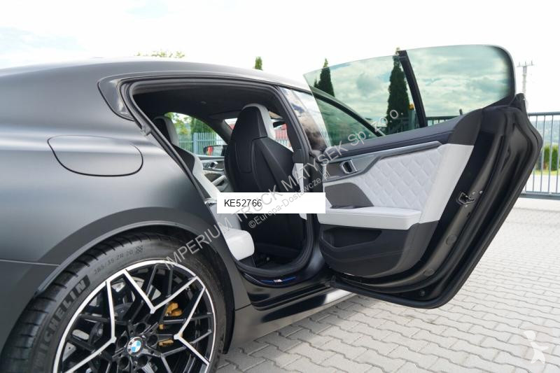 Véhicule utilitaire BMW M8