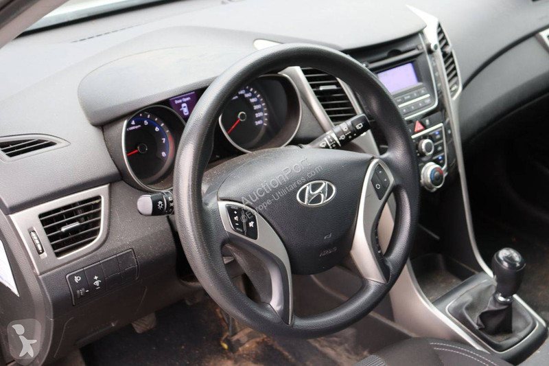 Hyundai i30 van