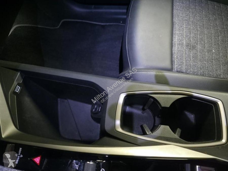 عربة نفعية Peugeot 5008 1.2i Hybrid -136 - BV...