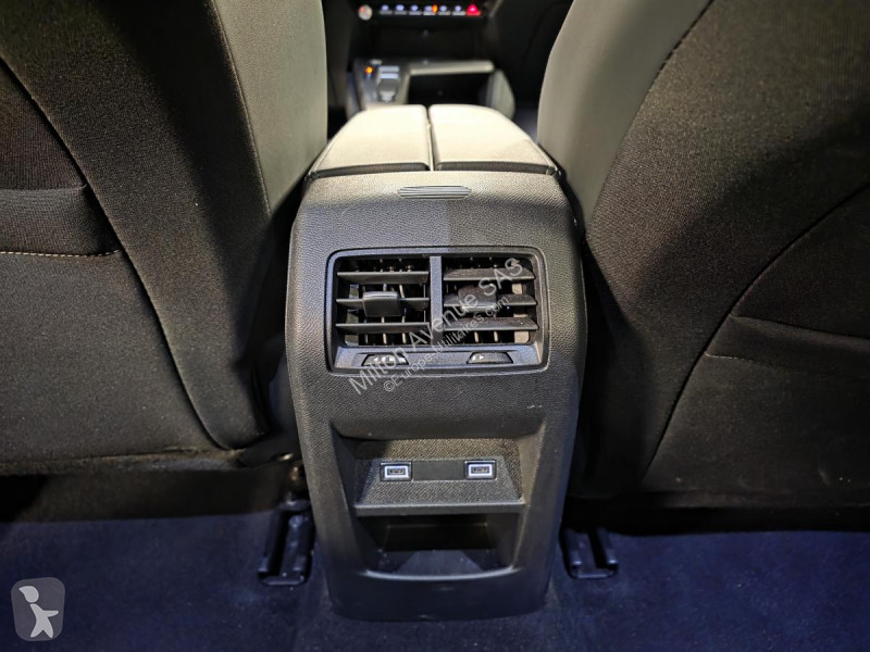 Véhicule utilitaire Peugeot 408 1.2i Hybrid...