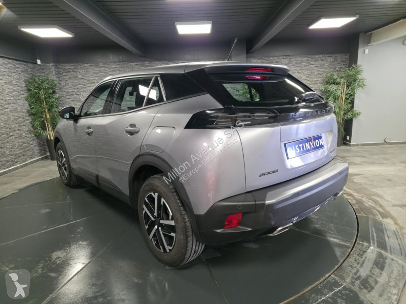 Véhicule utilitaire Peugeot 2008 1.2i Hybrid -...