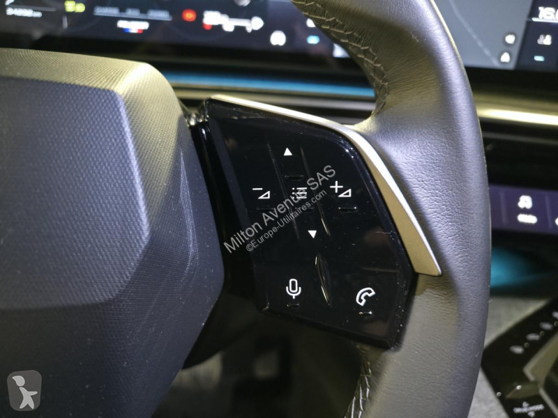 عربة نفعية Peugeot 5008 1.2i Hybrid -136 - BV...