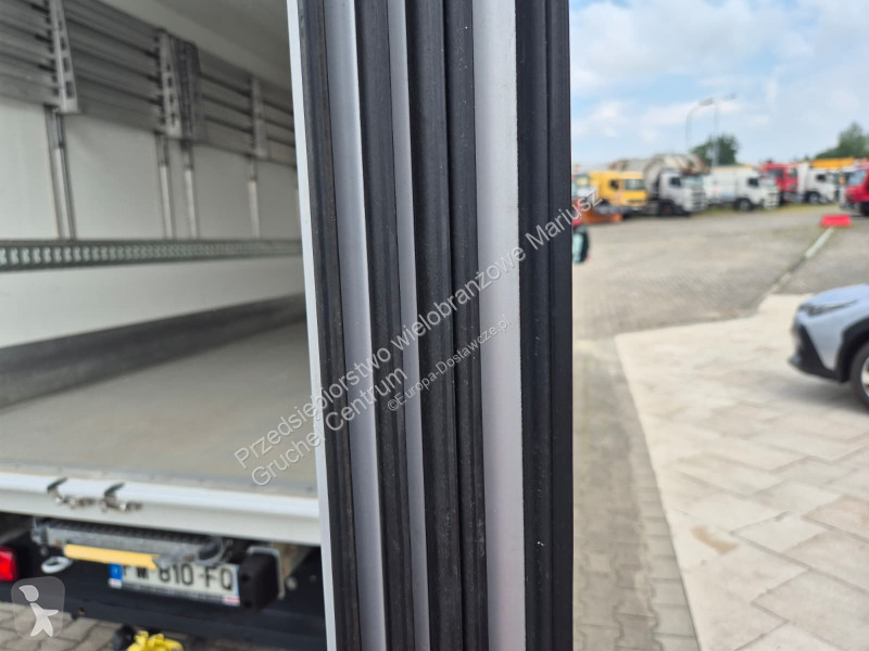 Лекотоварен автомобил Renault Master 2.3 -...