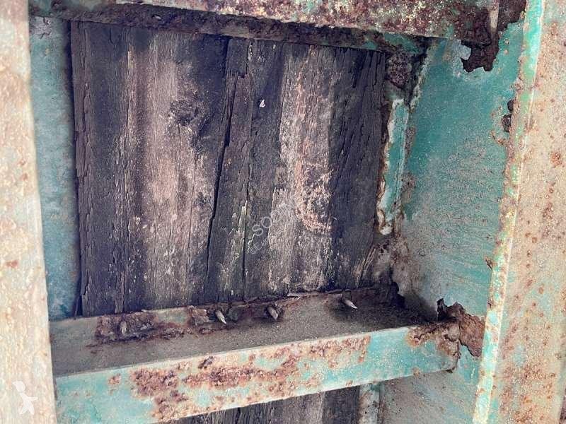 Véhicule utilitaire   3 ESSIEUX