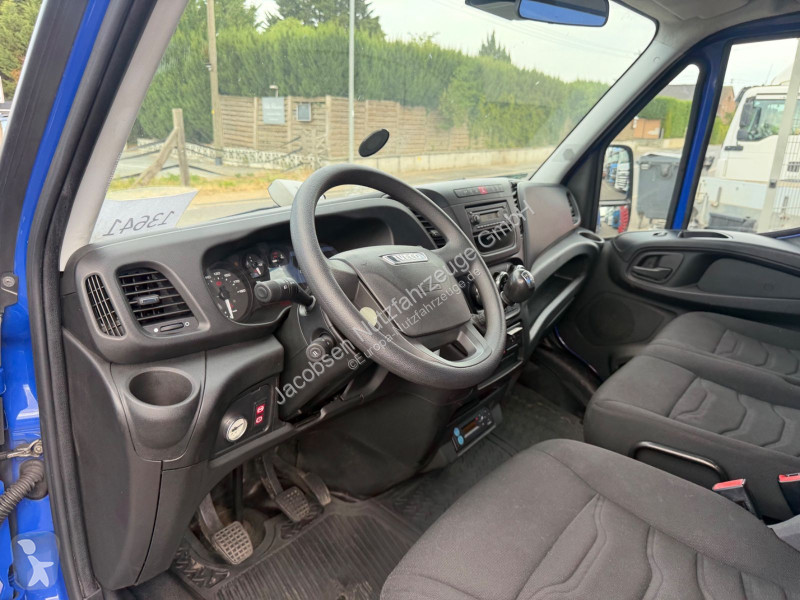 عربة نفعية Iveco 40c17 + Veldhuizen P33-2...