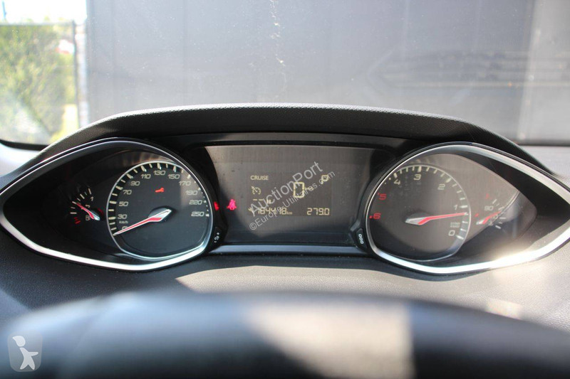 عربة نفعية Peugeot