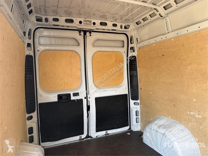 Véhicule utilitaire Opel 2.2