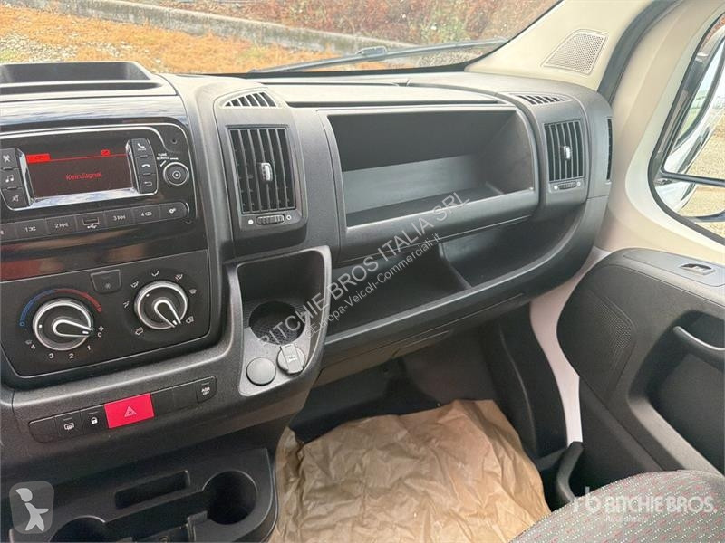Véhicule utilitaire Opel 2.2