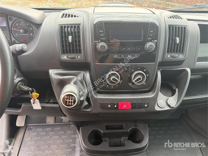 Véhicule utilitaire Opel 2.2