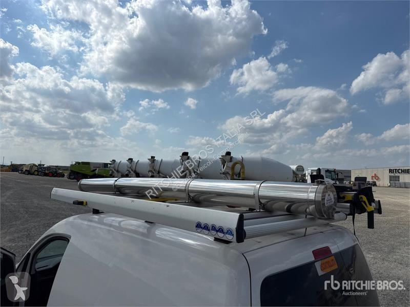 Комерційні автомобілі Volkswagen Cargo Van