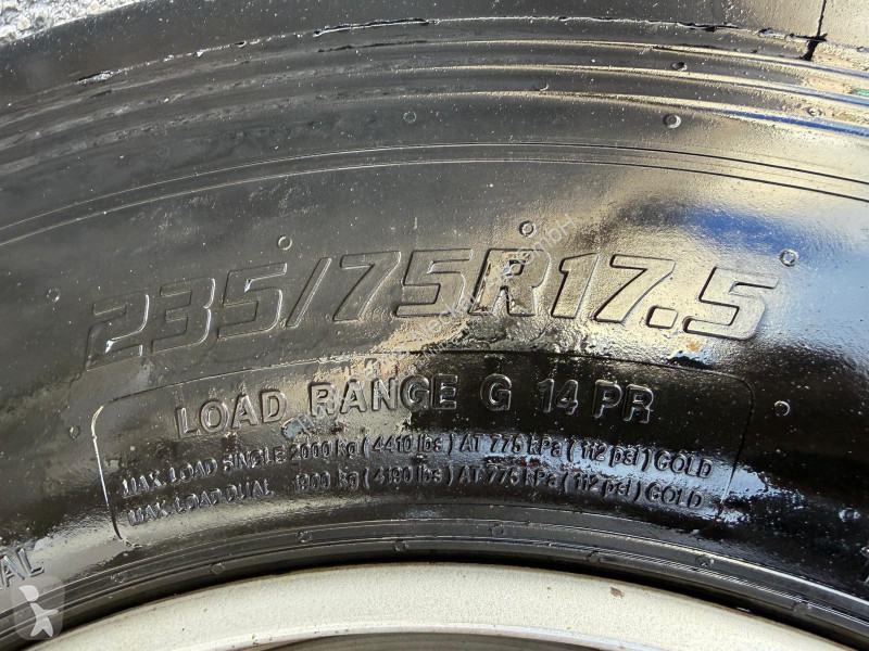 Véhicule utilitaire Mercedes 818L Carrier...