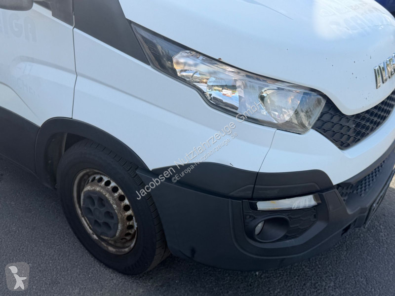 Véhicule utilitaire Iveco 35s15 Carrier Xarios...