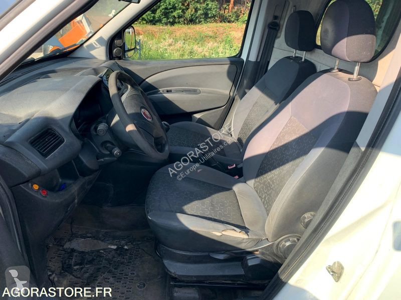 Véhicule utilitaire Fiat DOBLO