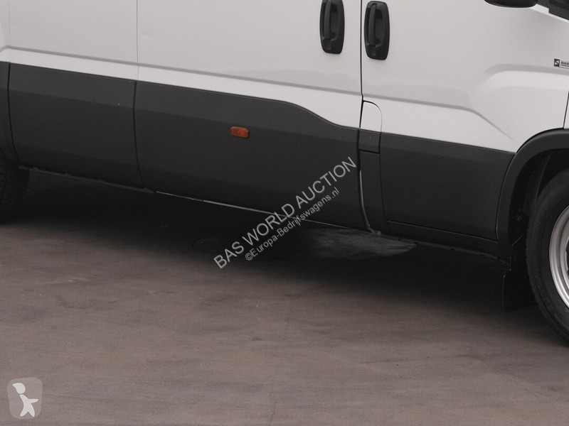 Véhicule utilitaire Iveco 35S16