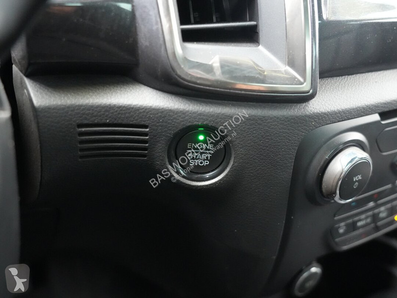 Véhicule utilitaire Ford 210pk