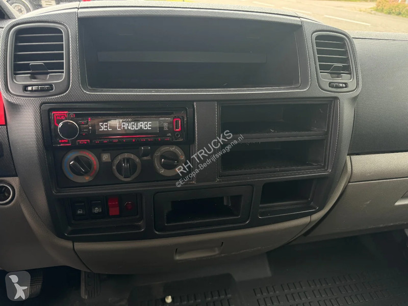 Véhicule utilitaire Nissan UNIT CABSTAR 35.13 +...