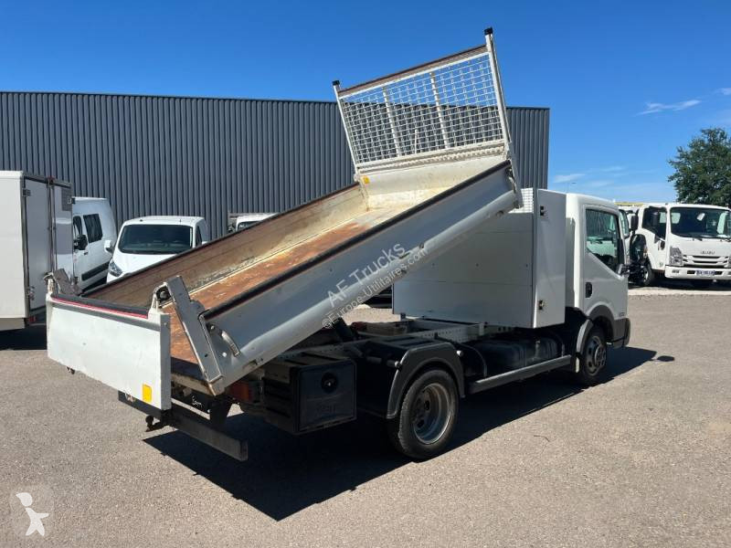 Véhicule utilitaire Nissan