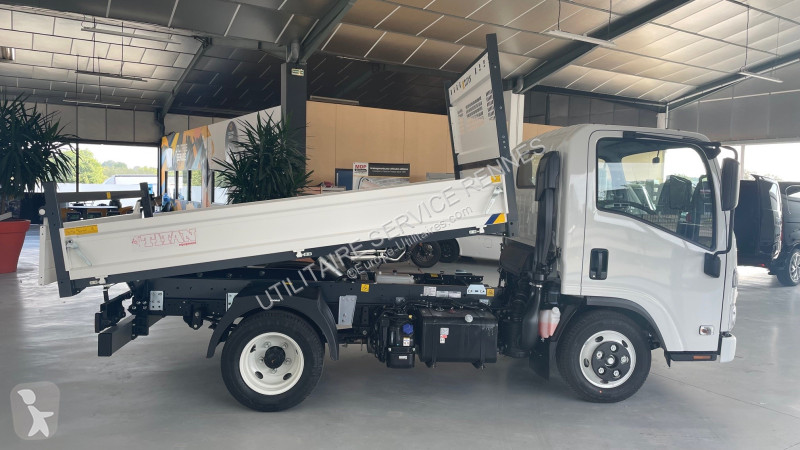 Véhicule utilitaire Isuzu M21
