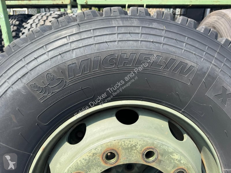 Autoutilitară Michelin 13R22.5 X WORKS SET
