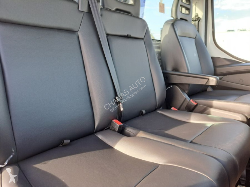 Autoutilitară Iveco 35C18 180CV 3L PLATEAU...