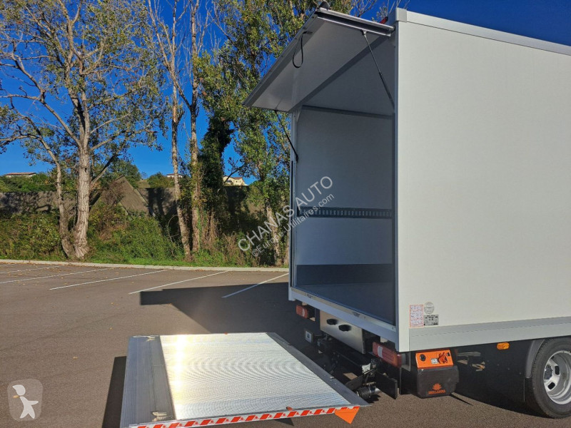 Autoutilitară Iveco 35C18 180CV 3L CAISSE...