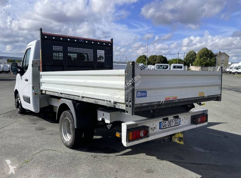 Véhicule utilitaire Nissan