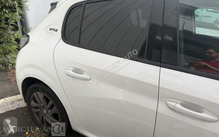 عربة نفعية Peugeot
