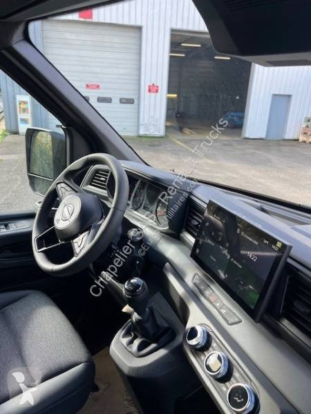 Véhicule utilitaire Nissan