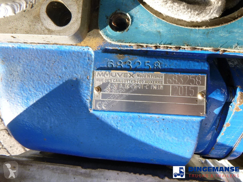 Veicolo commerciale  Fuel tank equipment...