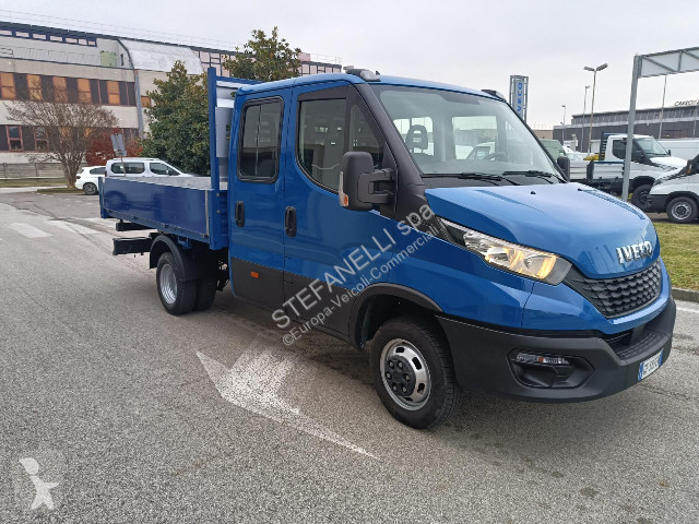 Véhicule utilitaire Iveco DAILY 35C14H D...
