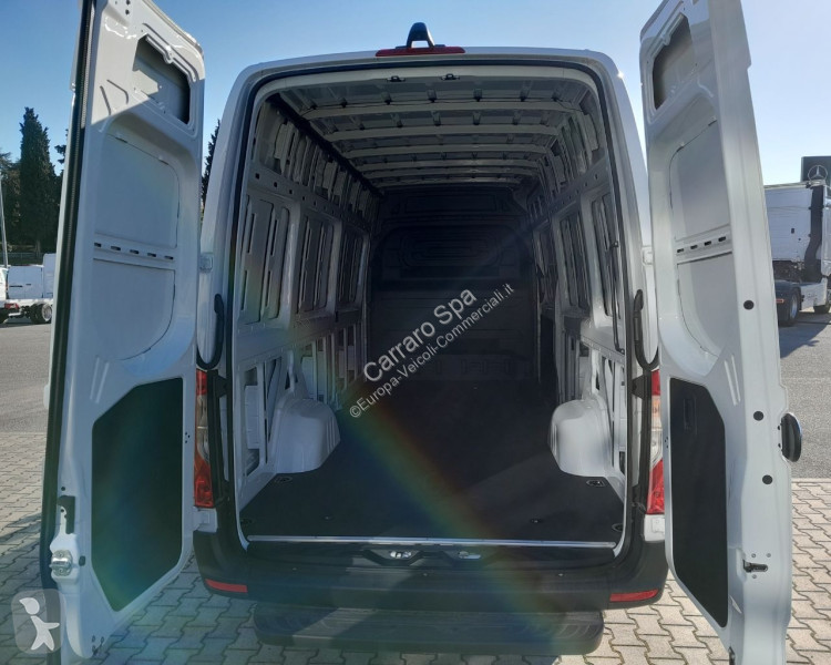 Autoutilitară Mercedes Furgone Traz. Post