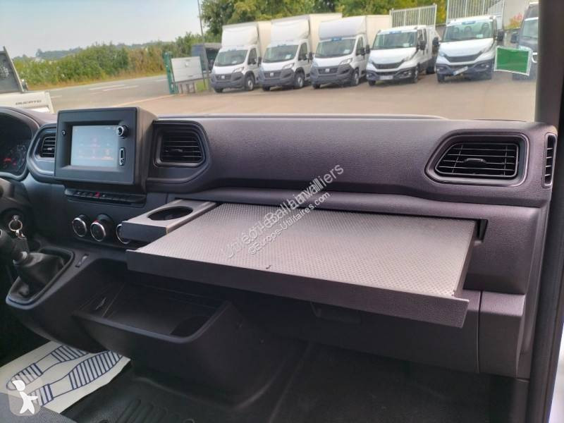 Véhicule utilitaire Nissan