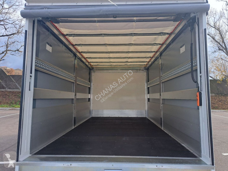 Véhicule utilitaire Iveco 35S18 A8 180CV 3L...