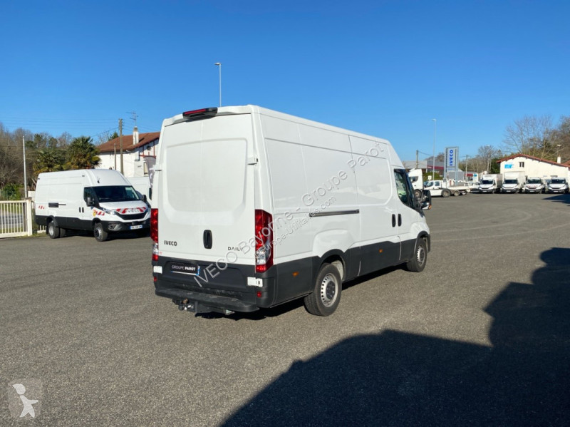 Veicolo commerciale Iveco 35S14 V12