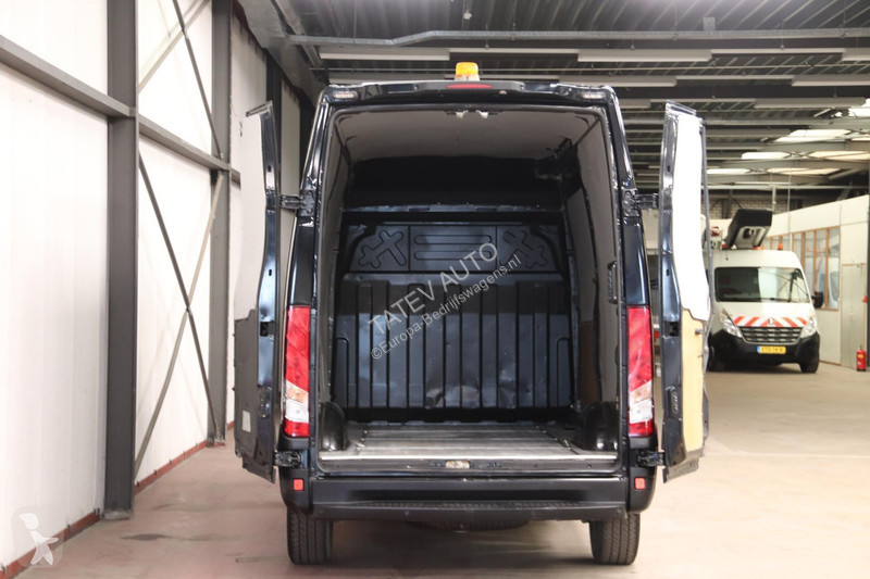 Autoutilitară Iveco 35S16V 2.3 L2H2 FINANCIAL...