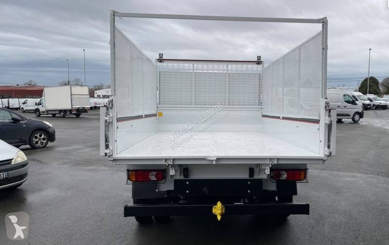 Véhicule utilitaire Nissan