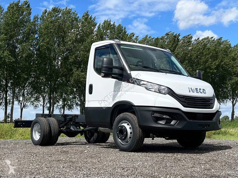 Véhicule utilitaire Iveco 70 Chassis Cabin (3...