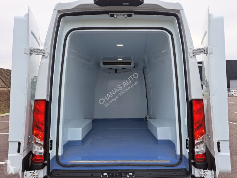Veículo utilitário Iveco 35S18 A8 180CV 3L...