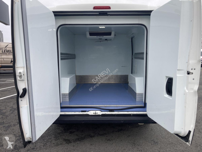 Véhicule utilitaire Peugeot 2.0 L L1H1 110 CV